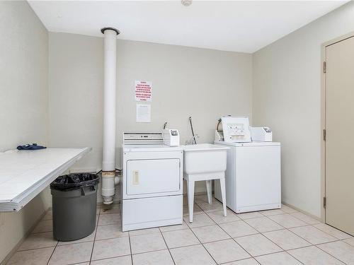 416-175 Centennial Dr, Courtenay, BC - Indoor Photo Showing Laundry Room