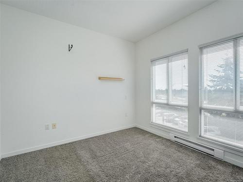 303-4052 Douglas St, Saanich, BC - Indoor Photo Showing Other Room