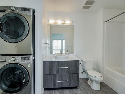 303-4052 Douglas St, Saanich, BC - Indoor Photo Showing Laundry Room