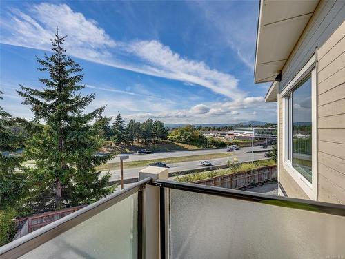 303-4052 Douglas St, Saanich, BC - Outdoor With Balcony With View