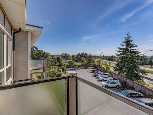 303-4052 Douglas St, Saanich, BC - Outdoor With Balcony With View