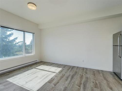 303-4052 Douglas St, Saanich, BC - Indoor Photo Showing Other Room