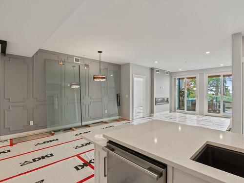 109-1700 Balmoral Ave, Comox, BC - Indoor Photo Showing Kitchen