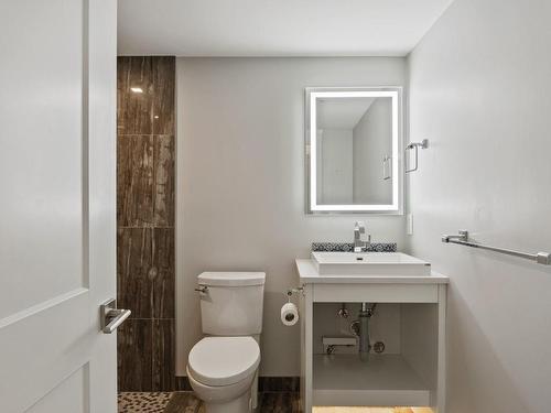 109-1700 Balmoral Ave, Comox, BC - Indoor Photo Showing Bathroom