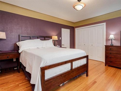 1-170 Gorge Rd West, Saanich, BC - Indoor Photo Showing Bedroom