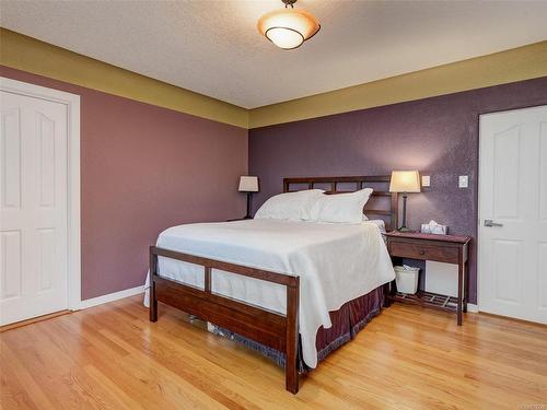 1-170 Gorge Rd West, Saanich, BC - Indoor Photo Showing Bedroom