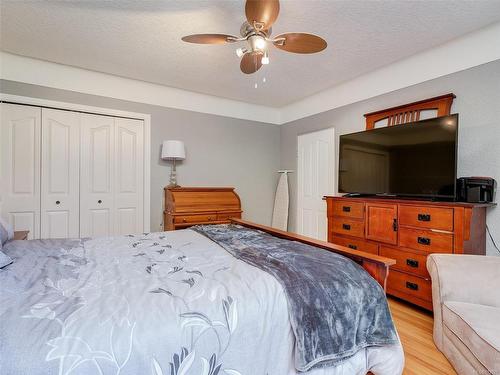 1-170 Gorge Rd West, Saanich, BC - Indoor Photo Showing Bedroom