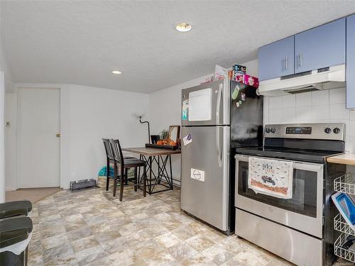 1-170 Gorge Rd West, Saanich, BC - Indoor Photo Showing Kitchen