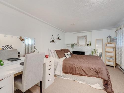 1-170 Gorge Rd West, Saanich, BC - Indoor Photo Showing Bedroom