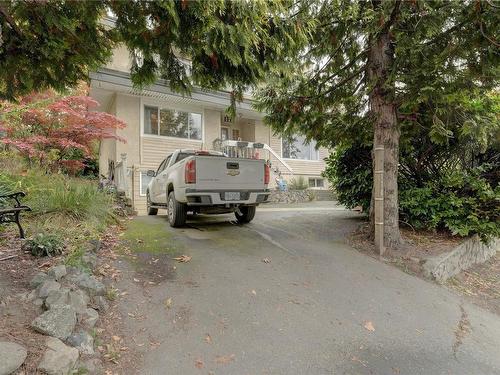 1-170 Gorge Rd West, Saanich, BC - Outdoor