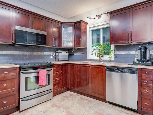 1-170 Gorge Rd West, Saanich, BC - Indoor Photo Showing Kitchen