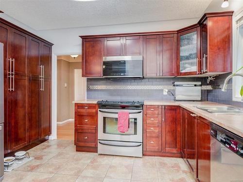 1-170 Gorge Rd West, Saanich, BC - Indoor Photo Showing Kitchen