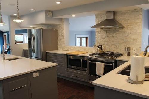 625 Dog Lake Road, Thunder Bay, ON - Indoor Photo Showing Kitchen With Upgraded Kitchen