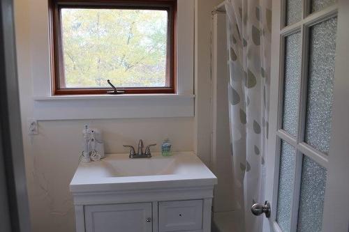 625 Dog Lake Road, Thunder Bay, ON - Indoor Photo Showing Bathroom