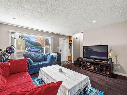 71-1605 Summit Drive, Kamloops, BC - Indoor Photo Showing Living Room