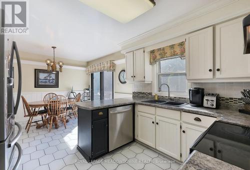 5344 Durie Road, Mississauga, ON - Indoor Photo Showing Kitchen With Double Sink