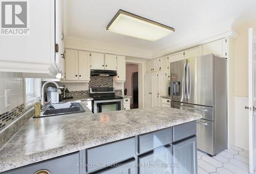 5344 Durie Road, Mississauga, ON - Indoor Photo Showing Kitchen With Upgraded Kitchen