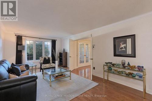 5344 Durie Road, Mississauga, ON - Indoor Photo Showing Living Room