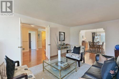 5344 Durie Road, Mississauga, ON - Indoor Photo Showing Living Room