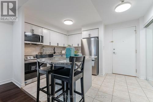 717 - 3880 Duke Of York Boulevard, Mississauga, ON - Indoor Photo Showing Kitchen