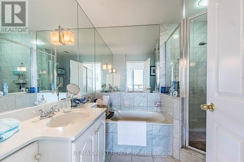 2301 - 24 Hanover Road, Brampton, ON - Indoor Photo Showing Bathroom