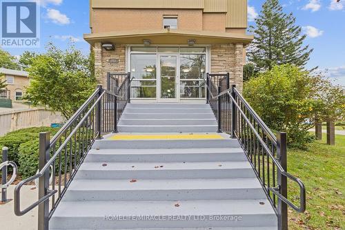 206 - 283 Fairway Road N, Kitchener, ON - Outdoor