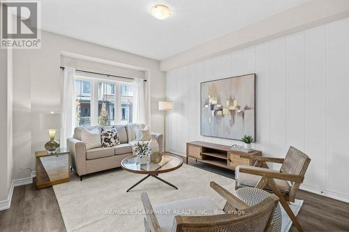 16 Ridgeside Lane, Hamilton, ON - Indoor Photo Showing Living Room