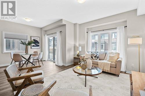 16 Ridgeside Lane, Hamilton, ON - Indoor Photo Showing Living Room