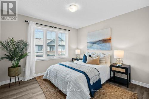 16 Ridgeside Lane, Hamilton, ON - Indoor Photo Showing Bedroom