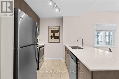 16 Ridgeside Lane, Hamilton, ON - Indoor Photo Showing Kitchen