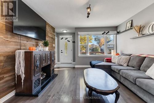 87 Elgin Street, London, ON - Indoor Photo Showing Living Room With Fireplace