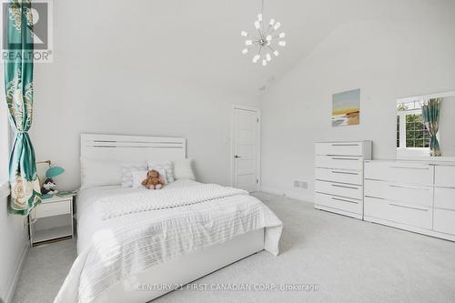 207 Union Avenue, Middlesex Centre (Komoka), ON - Indoor Photo Showing Bedroom