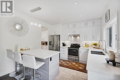 207 Union Avenue, Middlesex Centre (Komoka), ON - Indoor Photo Showing Kitchen With Double Sink With Upgraded Kitchen