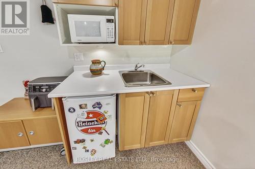 113 Winners Circle, Toronto, ON - Indoor Photo Showing Kitchen