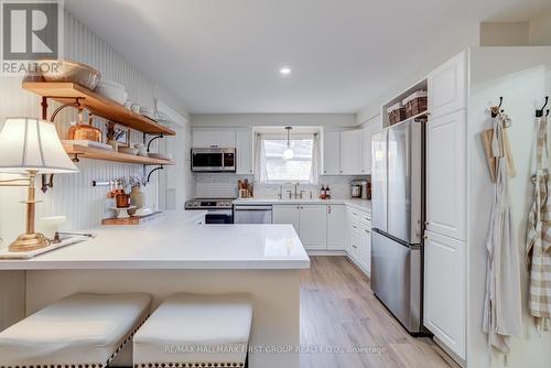 11 Rosalynne Avenue, Clarington, ON - Indoor Photo Showing Kitchen