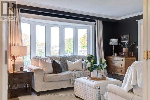 11 Rosalynne Avenue, Clarington, ON - Indoor Photo Showing Living Room