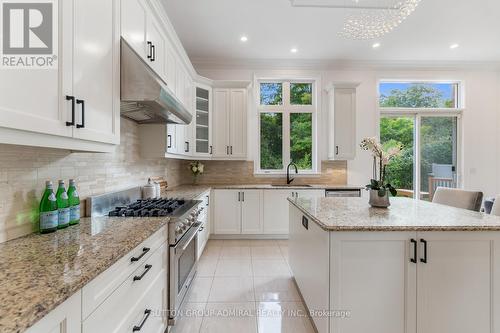 76 Heintzman Crescent, Vaughan, ON - Indoor Photo Showing Kitchen With Upgraded Kitchen