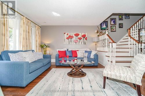 189 Baywell Crescent, Aurora, ON - Indoor Photo Showing Living Room