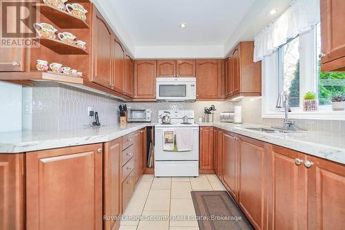 189 Baywell Crescent, Aurora, ON - Indoor Photo Showing Kitchen