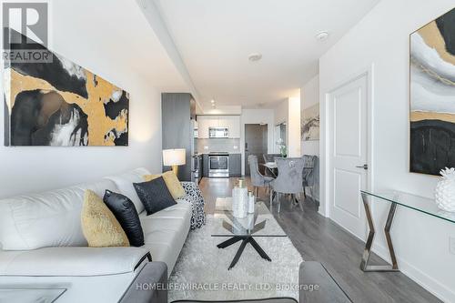 722 - 100 Eagle Rock Way, Vaughan, ON - Indoor Photo Showing Living Room