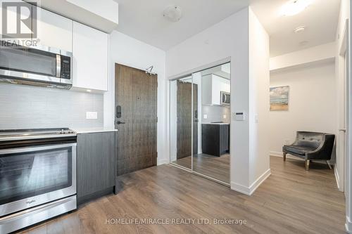 722 - 100 Eagle Rock Way, Vaughan, ON - Indoor Photo Showing Kitchen