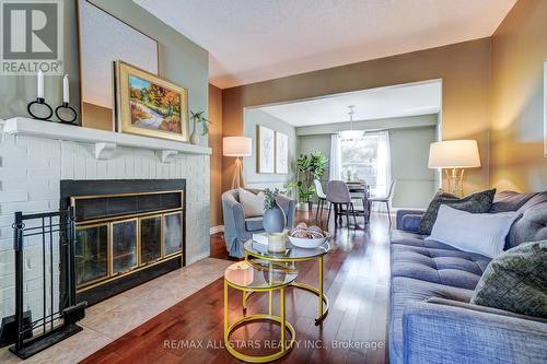 1 - 1 Adams Court, Uxbridge, ON - Indoor Photo Showing Living Room With Fireplace