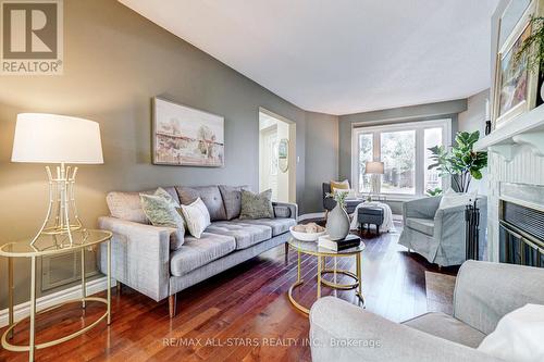 1 - 1 Adams Court, Uxbridge, ON - Indoor Photo Showing Living Room