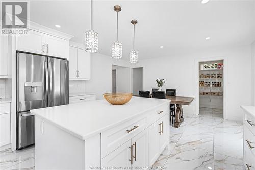 2850 Mangin Crescent, Windsor, ON - Indoor Photo Showing Kitchen With Upgraded Kitchen