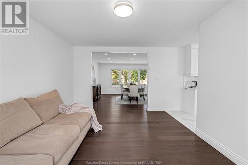 2850 Mangin Crescent, Windsor, ON - Indoor Photo Showing Living Room