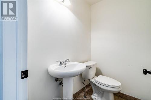 21-23 Talbot Street East Unit# Upper, Leamington, ON - Indoor Photo Showing Bathroom