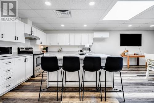 21-23 Talbot Street East Unit# Upper, Leamington, ON - Indoor Photo Showing Kitchen With Upgraded Kitchen