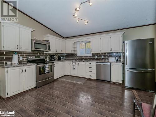 1851 Cedar Lane, Bracebridge, ON - Indoor Photo Showing Kitchen