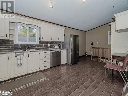 1851 Cedar Lane, Bracebridge, ON - Indoor Photo Showing Kitchen