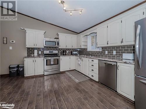 1851 Cedar Lane, Bracebridge, ON - Indoor Photo Showing Kitchen